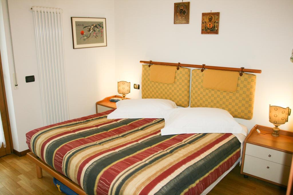 Appartamento Lombardi Riva del Garda Cameră foto