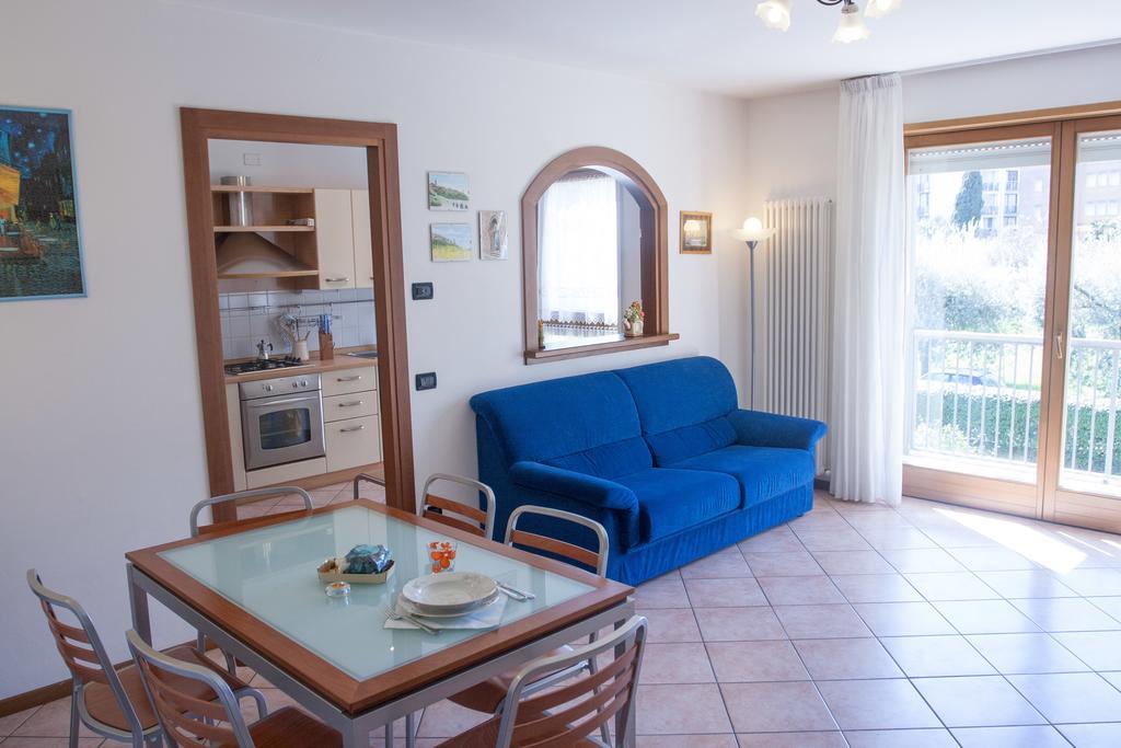 Appartamento Lombardi Riva del Garda Cameră foto